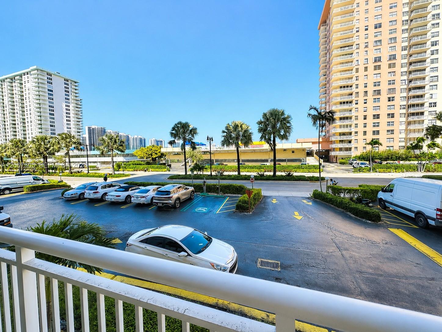 See details 115 1 / 2 943 sq. ft. $ 2026-08-07 0 Photo