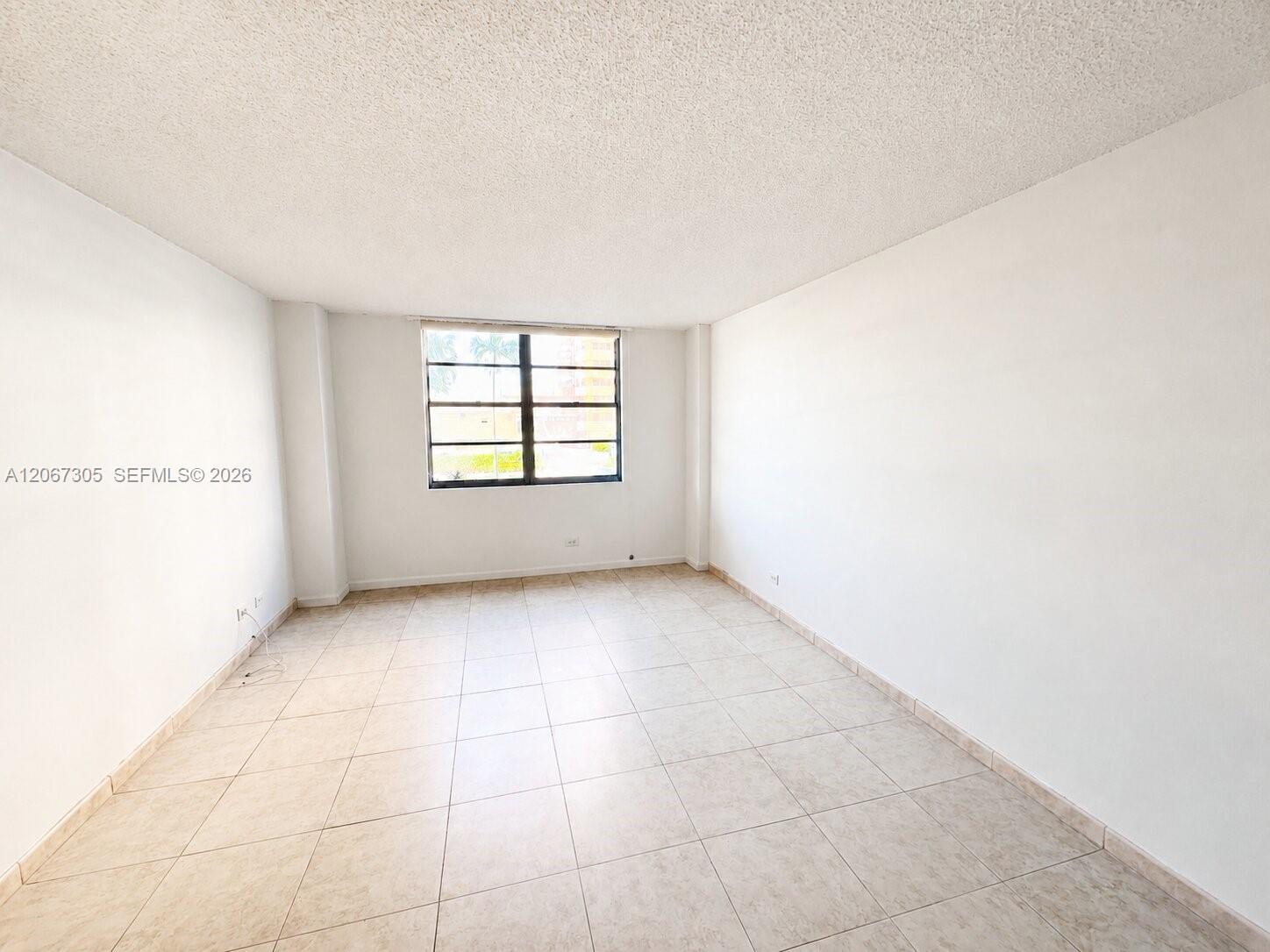See details 115 1 / 2 943 sq. ft. $ 2026-08-07 0 Photo