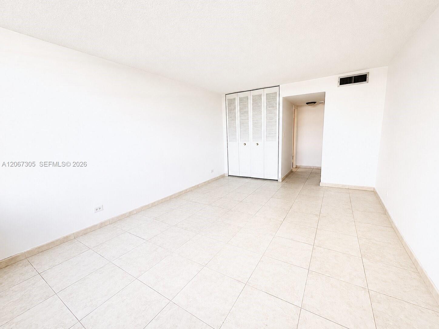 See details 115 1 / 2 943 sq. ft. $ 2026-08-07 0 Photo