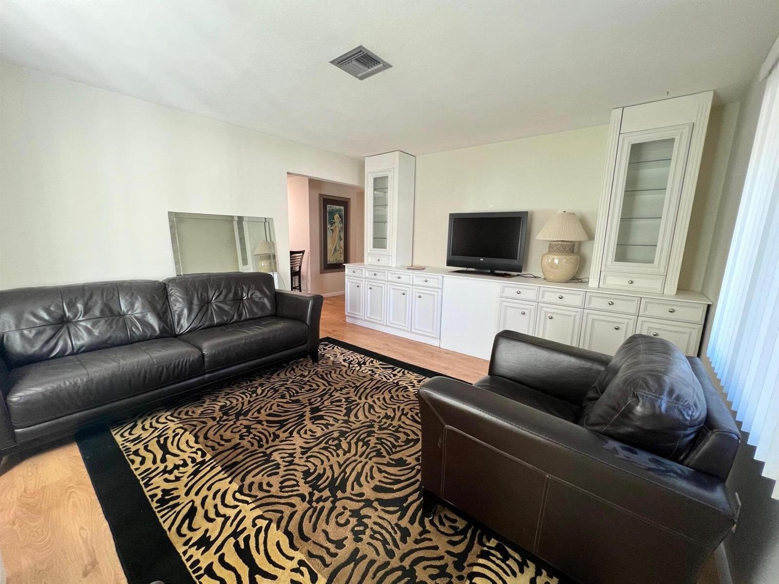 Ver detalles / 0 2204 sq. ft. $ 2026-08-09 0 foto