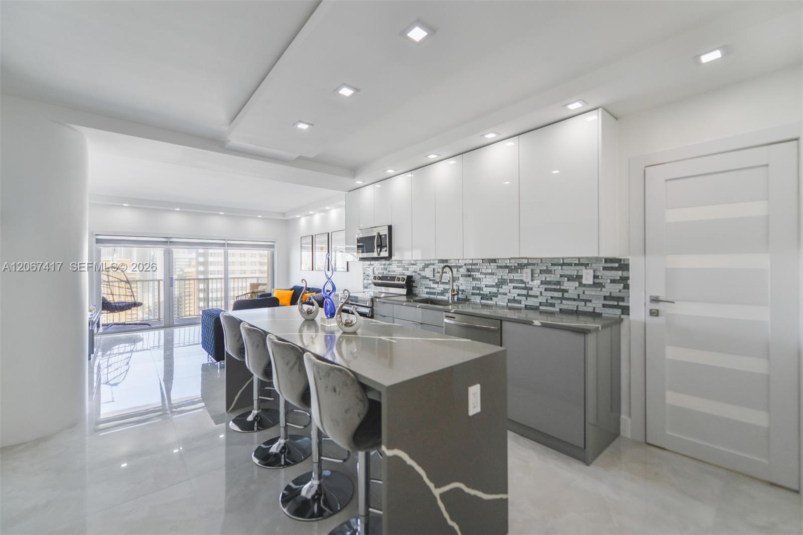 See details 20K 1 / 2 870 sq. ft. $ 2026-08-07 0 Photo