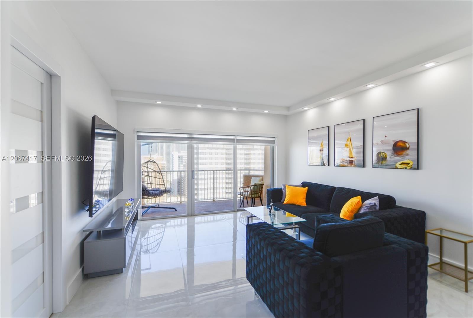 See details 20K 1 / 2 870 sq. ft. $ 2026-08-07 0 Photo