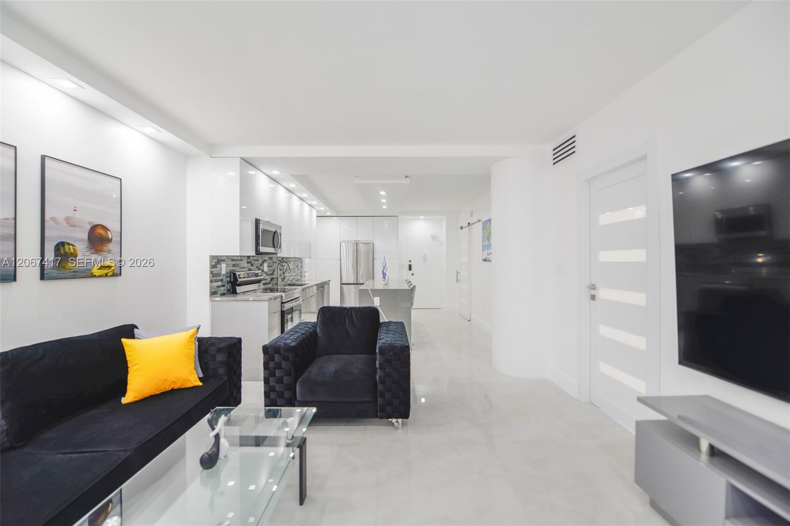 See details 20K 1 / 2 870 sq. ft. $ 2026-08-07 0 Photo