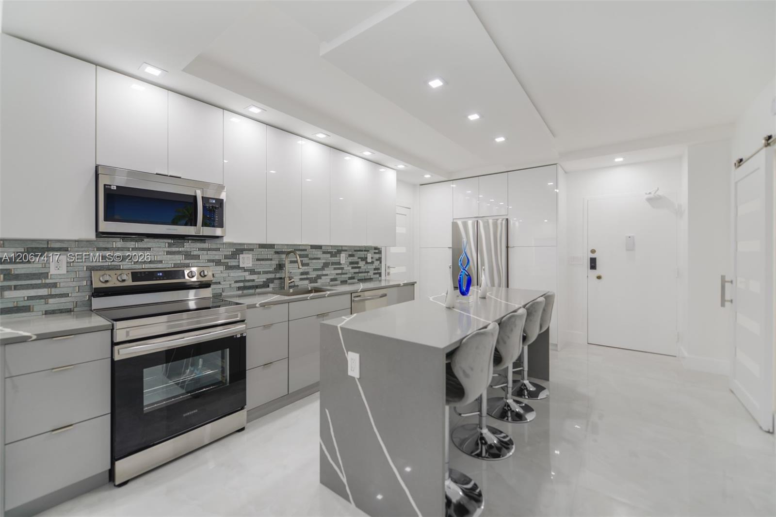 See details 20K 1 / 2 870 sq. ft. $ 2026-08-07 0 Photo