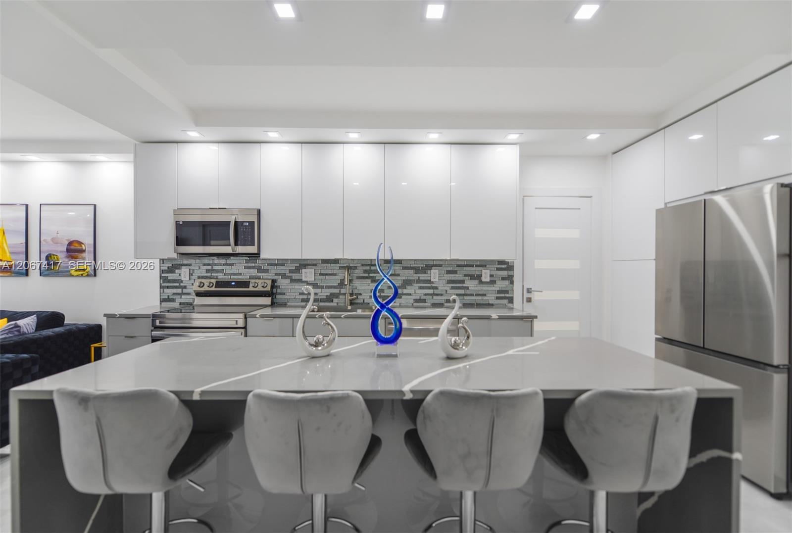 See details 20K 1 / 2 870 sq. ft. $ 2026-08-07 0 Photo