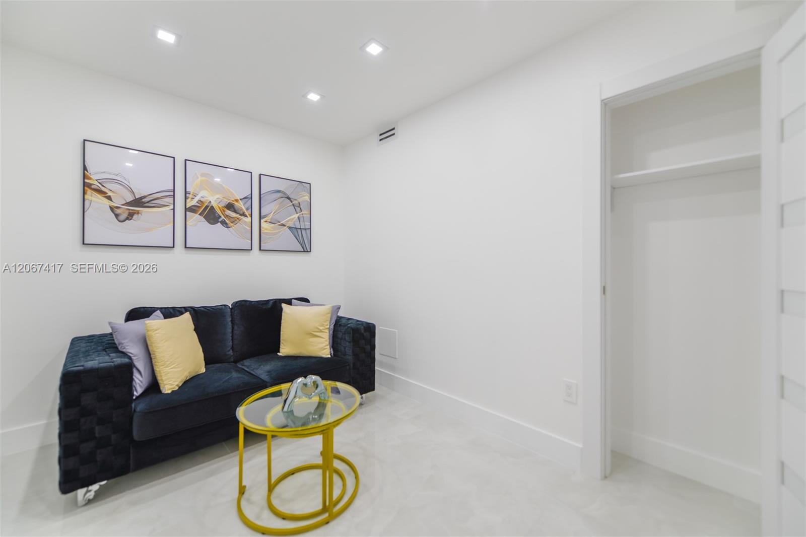 See details 20K 1 / 2 870 sq. ft. $ 2026-08-07 0 Photo