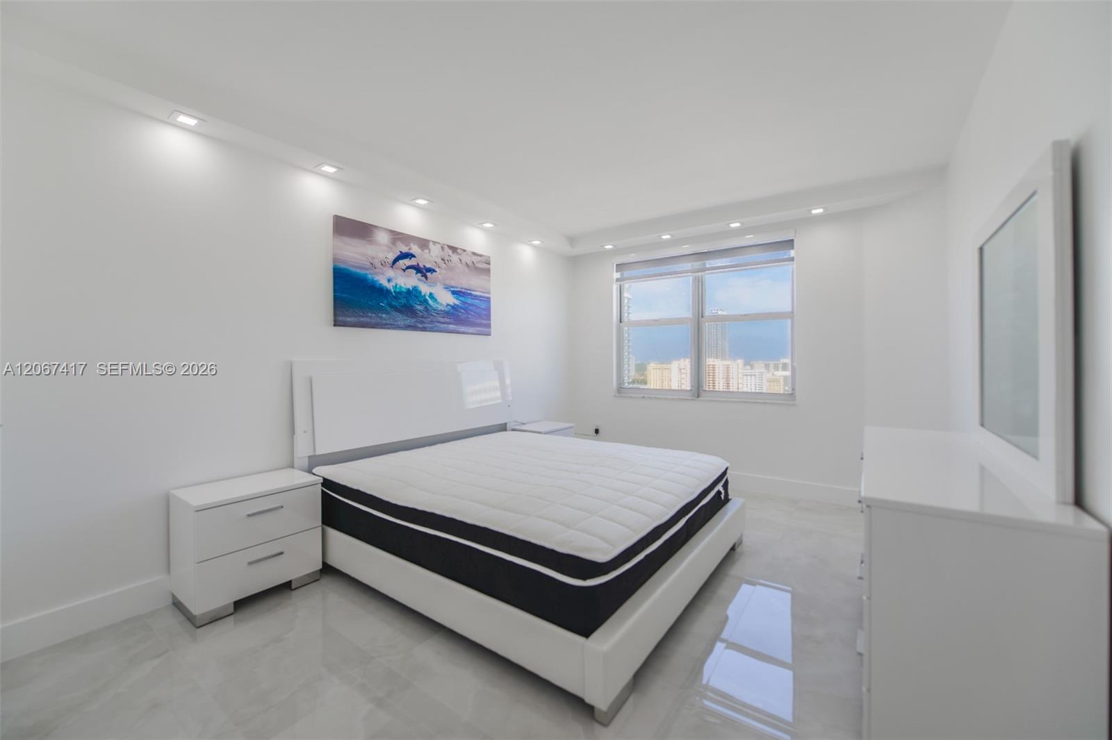 See details 20K 1 / 2 870 sq. ft. $ 2026-08-07 0 Photo