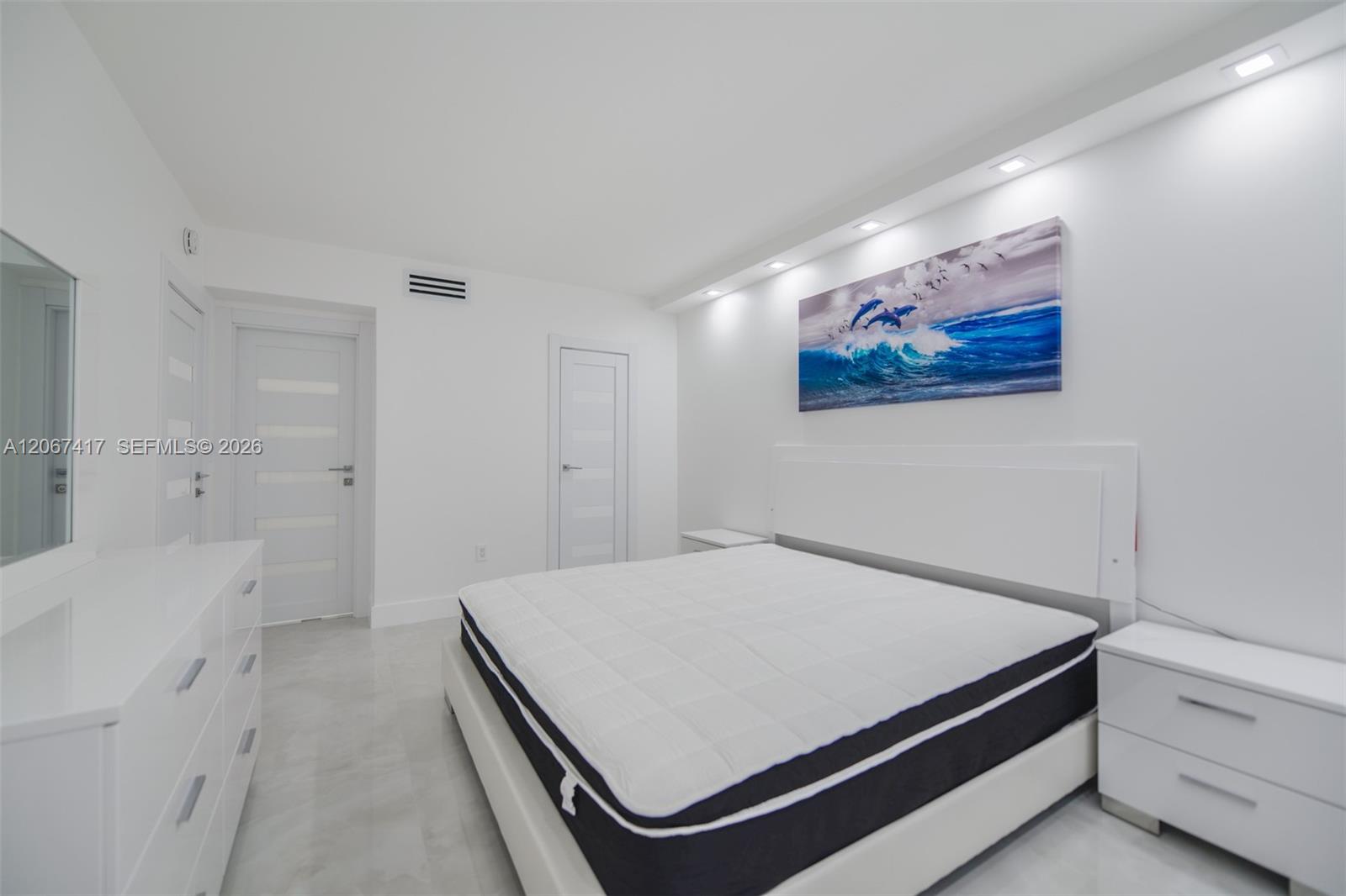 See details 20K 1 / 2 870 sq. ft. $ 2026-08-07 0 Photo