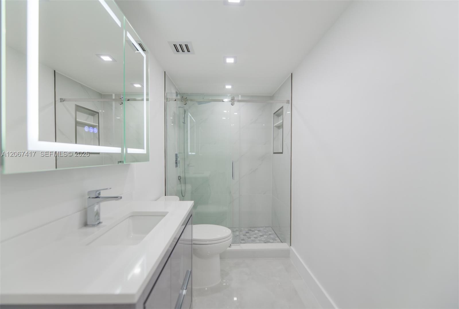 See details 20K 1 / 2 870 sq. ft. $ 2026-08-07 0 Photo