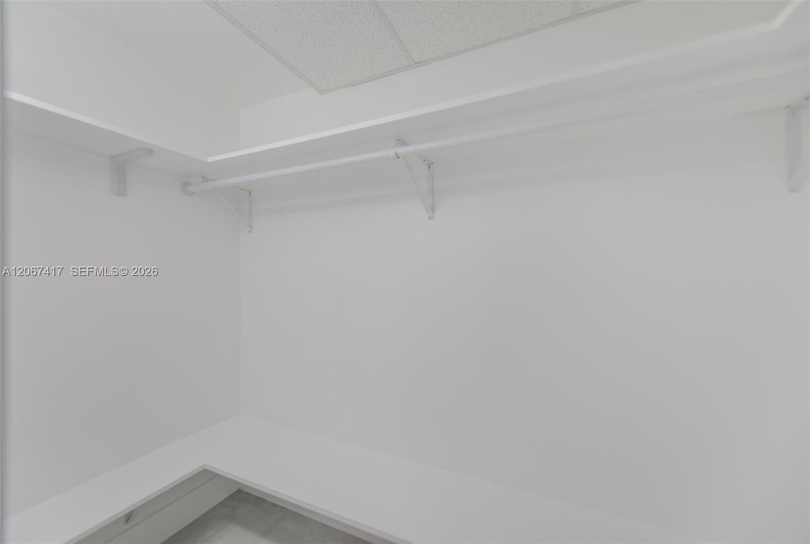 See details 20K 1 / 2 870 sq. ft. $ 2026-08-07 0 Photo