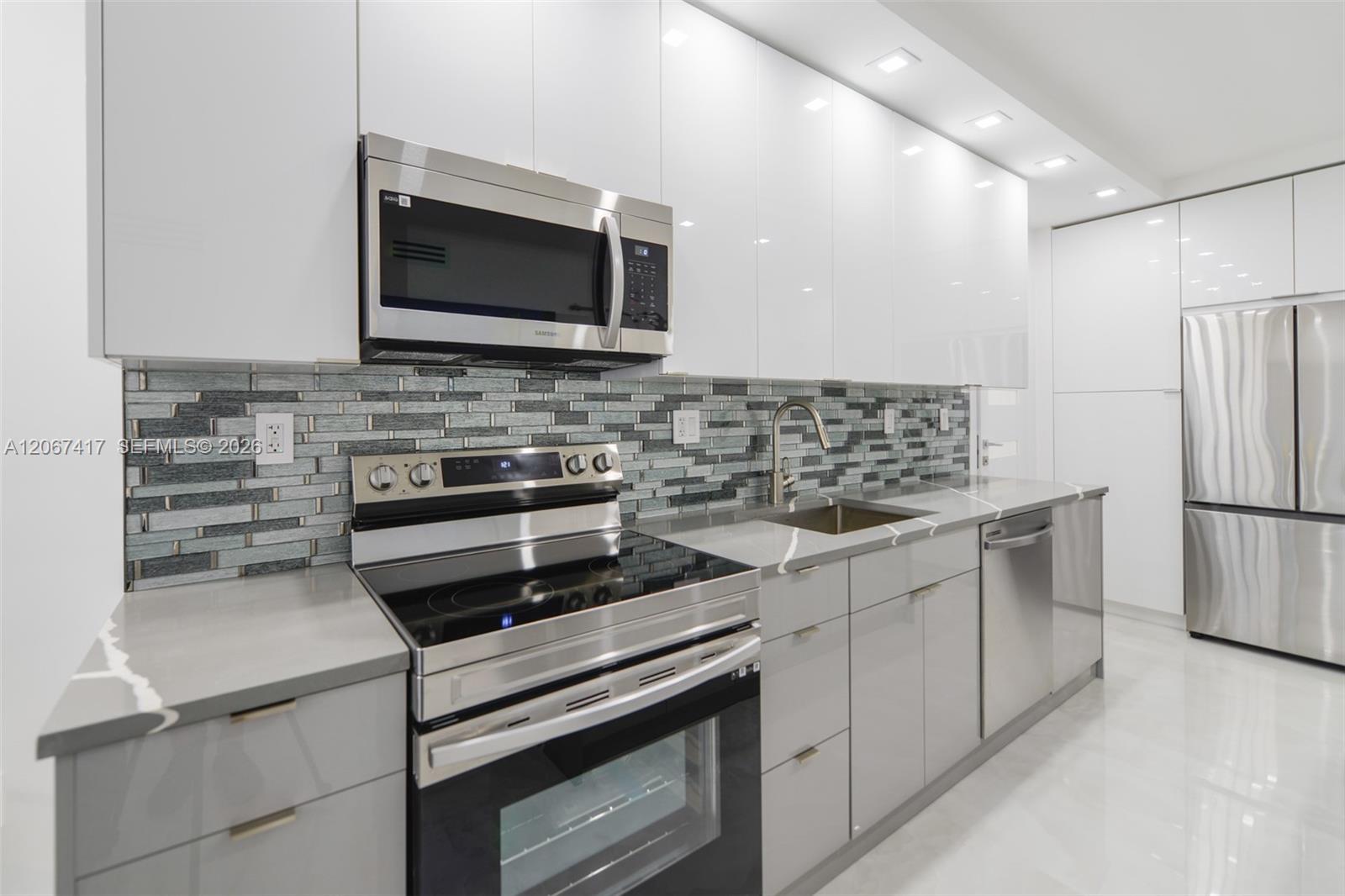 See details 20K 1 / 2 870 sq. ft. $ 2026-08-07 0 Photo