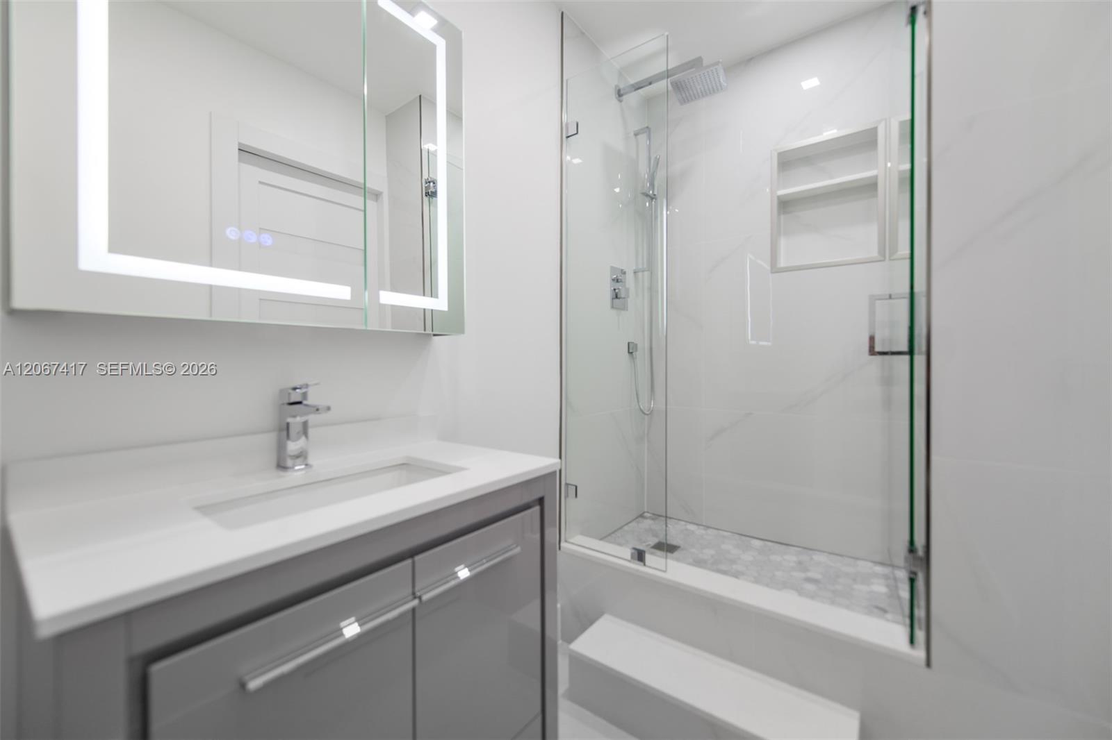 See details 20K 1 / 2 870 sq. ft. $ 2026-08-07 0 Photo