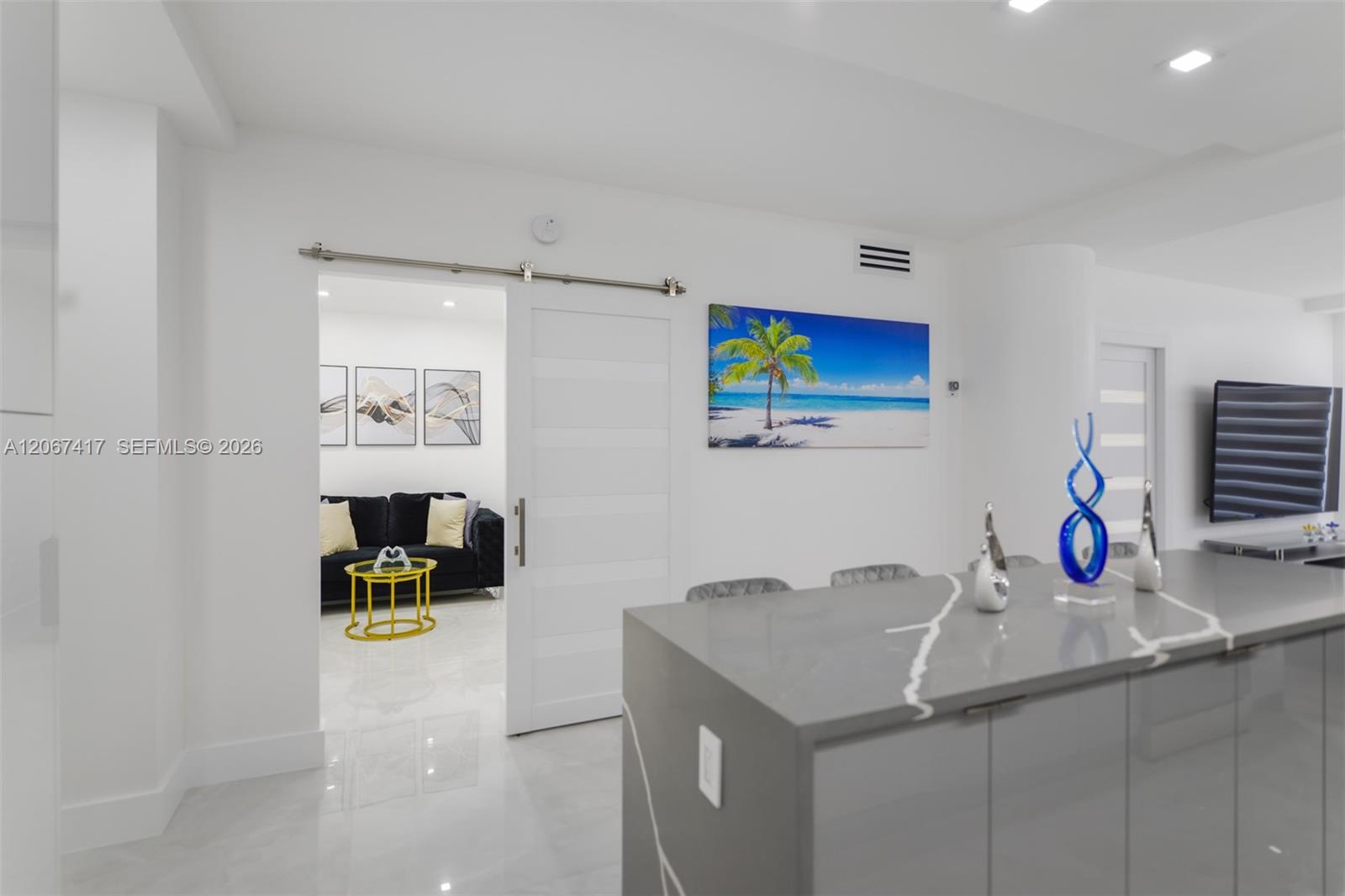 See details 20K 1 / 2 870 sq. ft. $ 2026-08-07 0 Photo