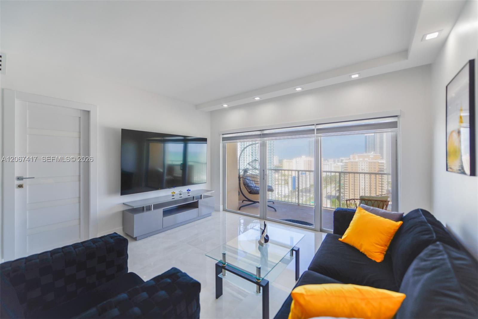 See details 20K 1 / 2 870 sq. ft. $ 2026-08-07 0 Photo