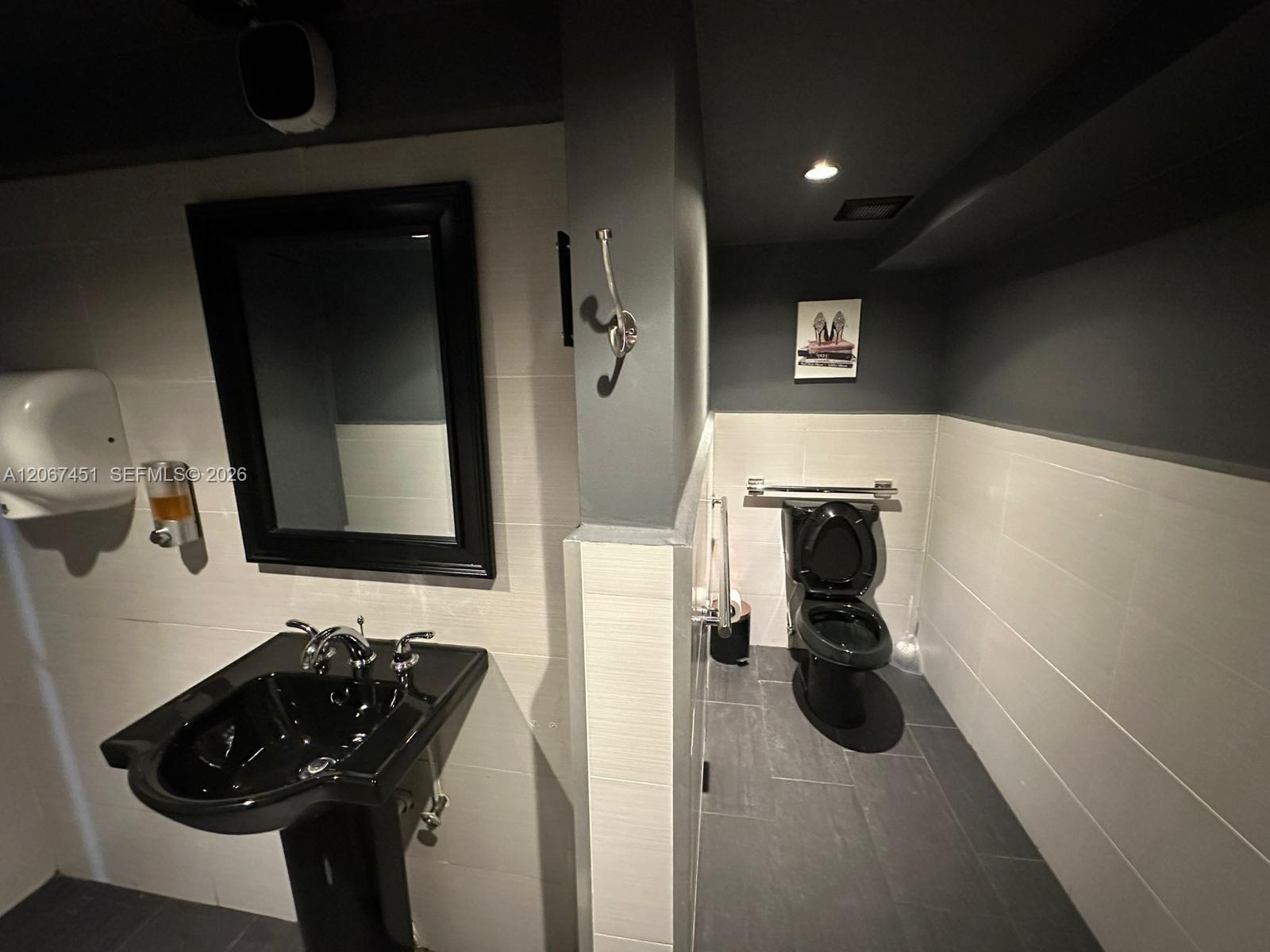   /   sq. ft. $ 2026-08-07 0 Photo