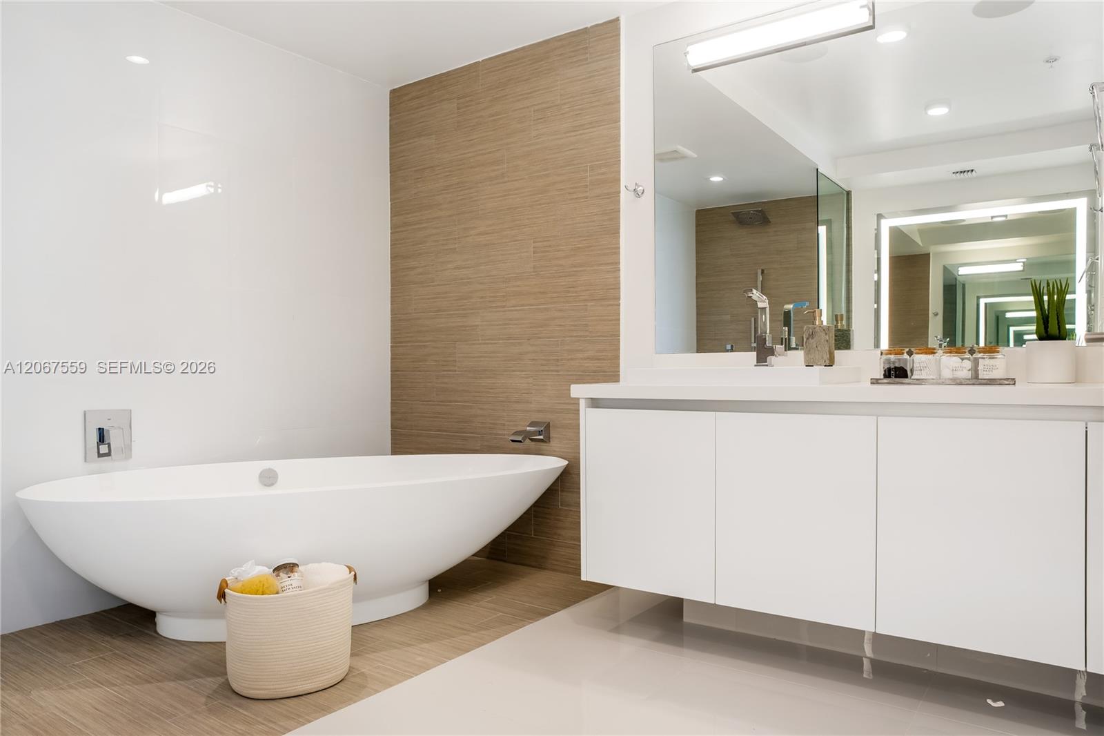 Ver detalles 5-1102 3 / 4 1892 sq. ft. $ 2026-08-07 0 foto