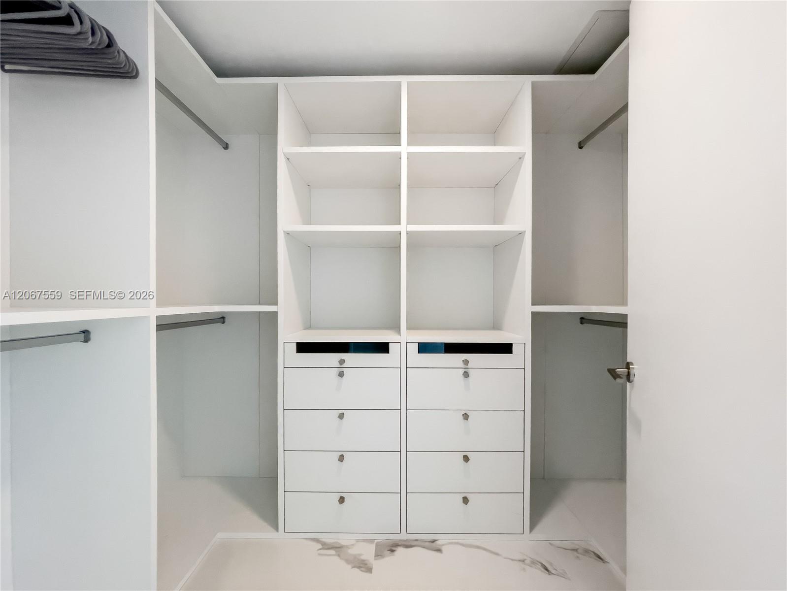 Ver detalles 5-1102 3 / 4 1892 sq. ft. $ 2026-08-07 0 foto