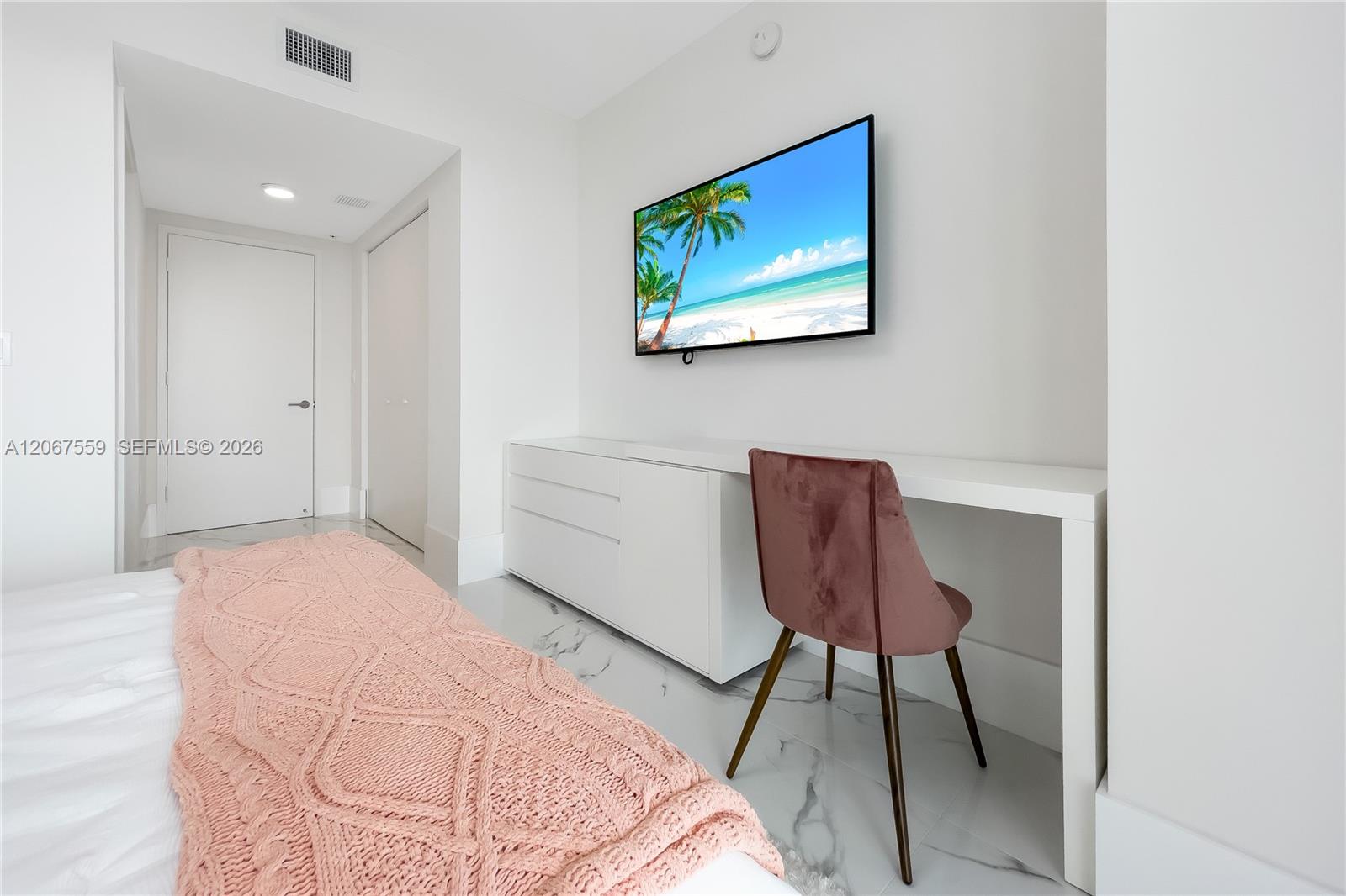 Ver detalles 5-1102 3 / 4 1892 sq. ft. $ 2026-08-07 0 foto
