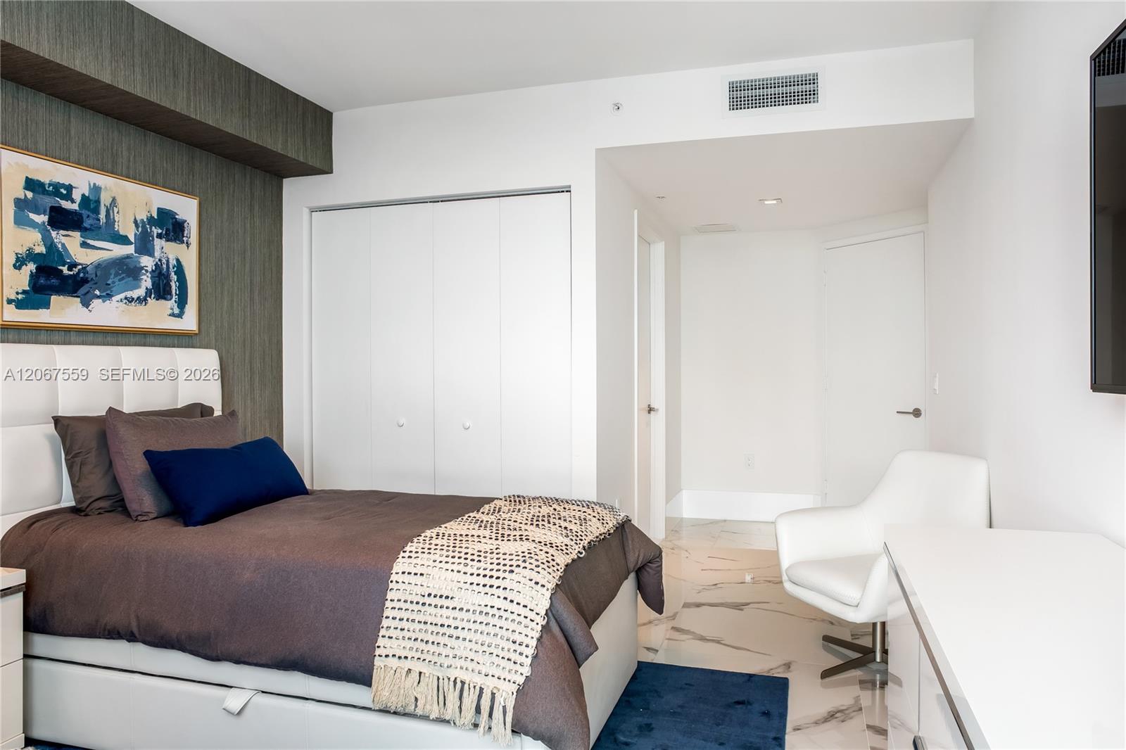 Ver detalles 5-1102 3 / 4 1892 sq. ft. $ 2026-08-07 0 foto