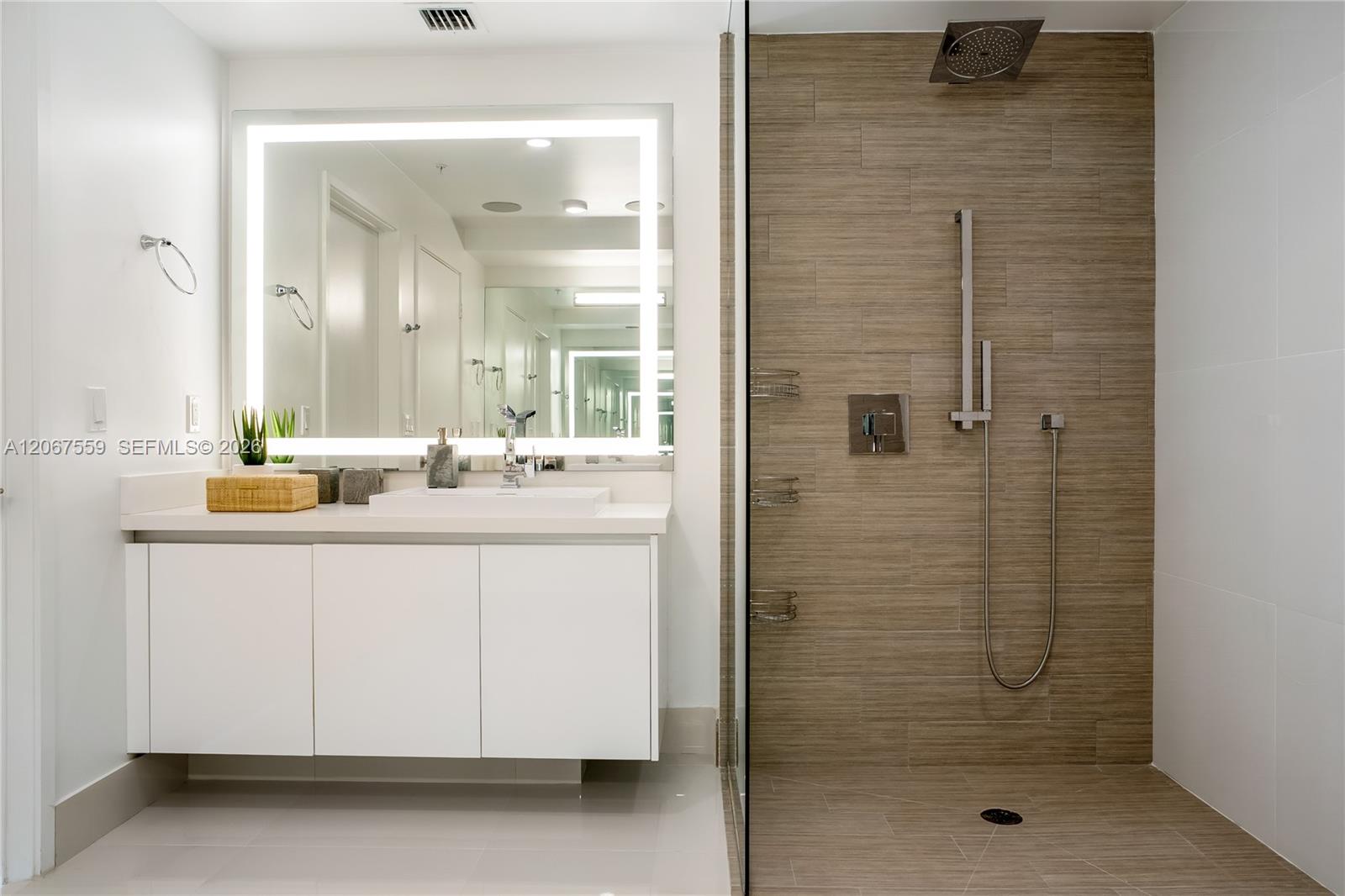 Ver detalles 5-1102 3 / 4 1892 sq. ft. $ 2026-08-07 0 foto