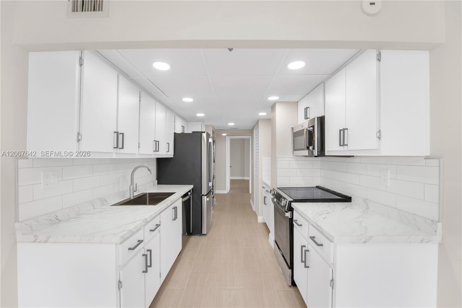 Ver detalles 1519 3 / 3 1775 sq. ft. $ 2026-08-07 0 foto