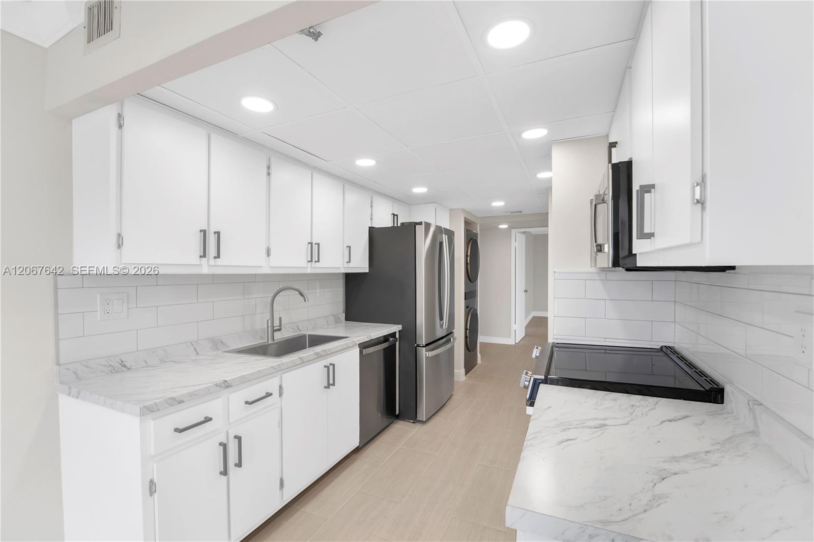 Ver detalles 1519 3 / 3 1775 sq. ft. $ 2026-08-07 0 foto