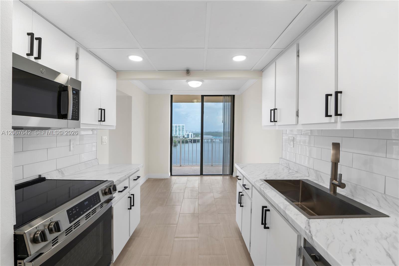 Ver detalles 1519 3 / 3 1775 sq. ft. $ 2026-08-07 0 foto