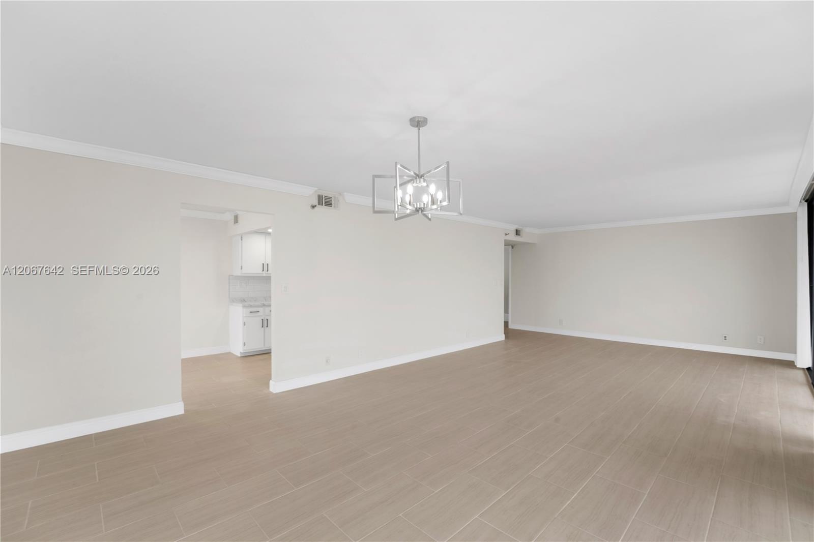 Ver detalles 1519 3 / 3 1775 sq. ft. $ 2026-08-07 0 foto