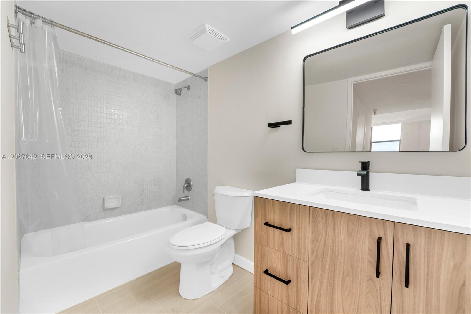 Ver detalles 1519 3 / 3 1775 sq. ft. $ 2026-08-07 0 foto