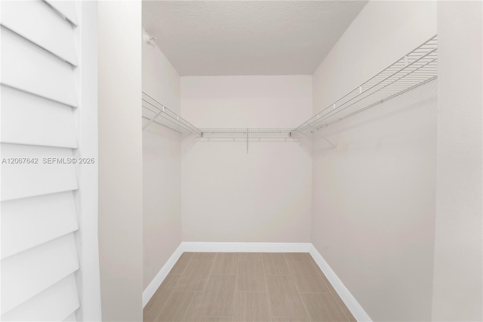 Ver detalles 1519 3 / 3 1775 sq. ft. $ 2026-08-07 0 foto