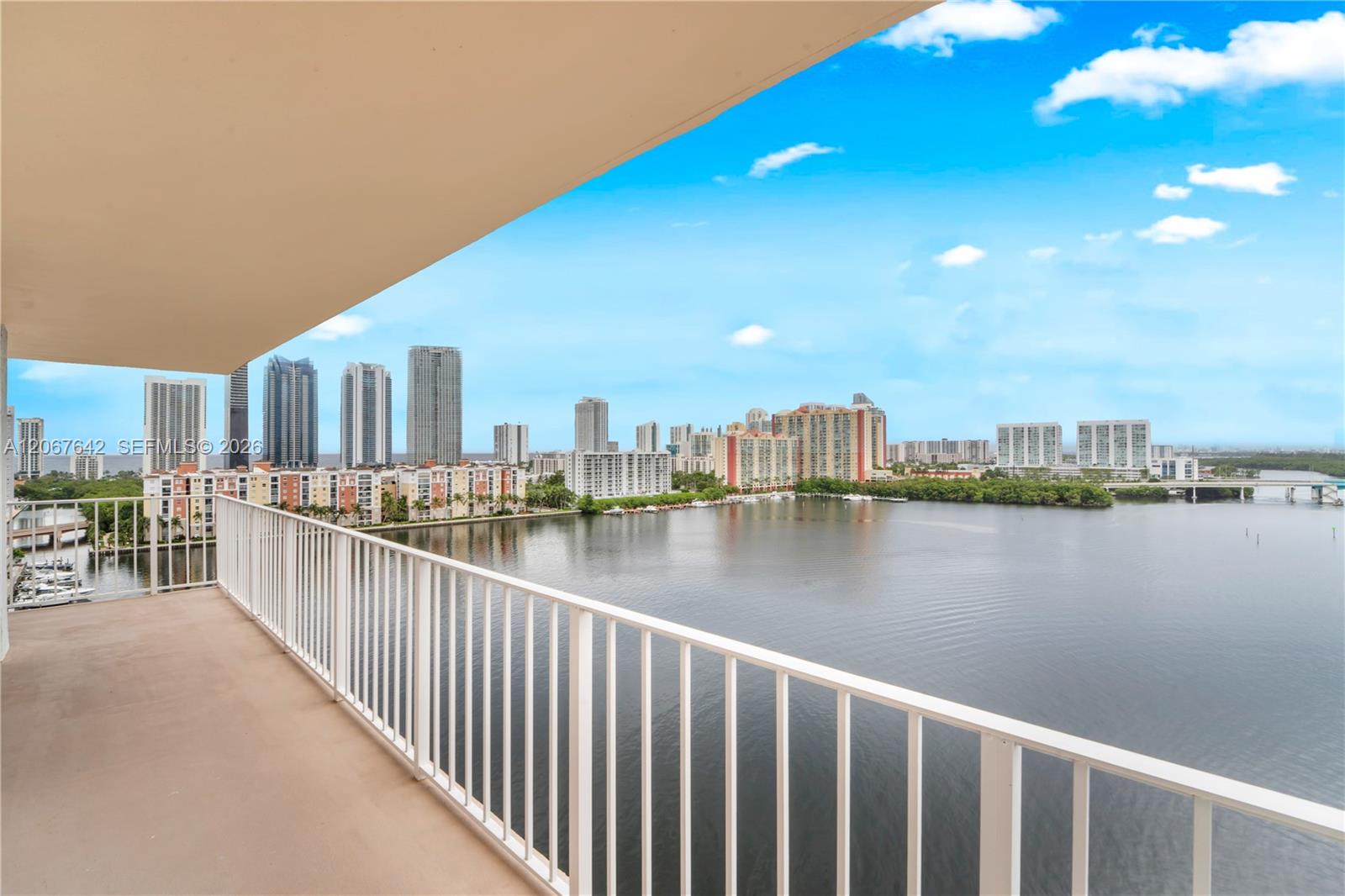 Ver detalles 1519 3 / 3 1775 sq. ft. $ 2026-08-07 0 foto
