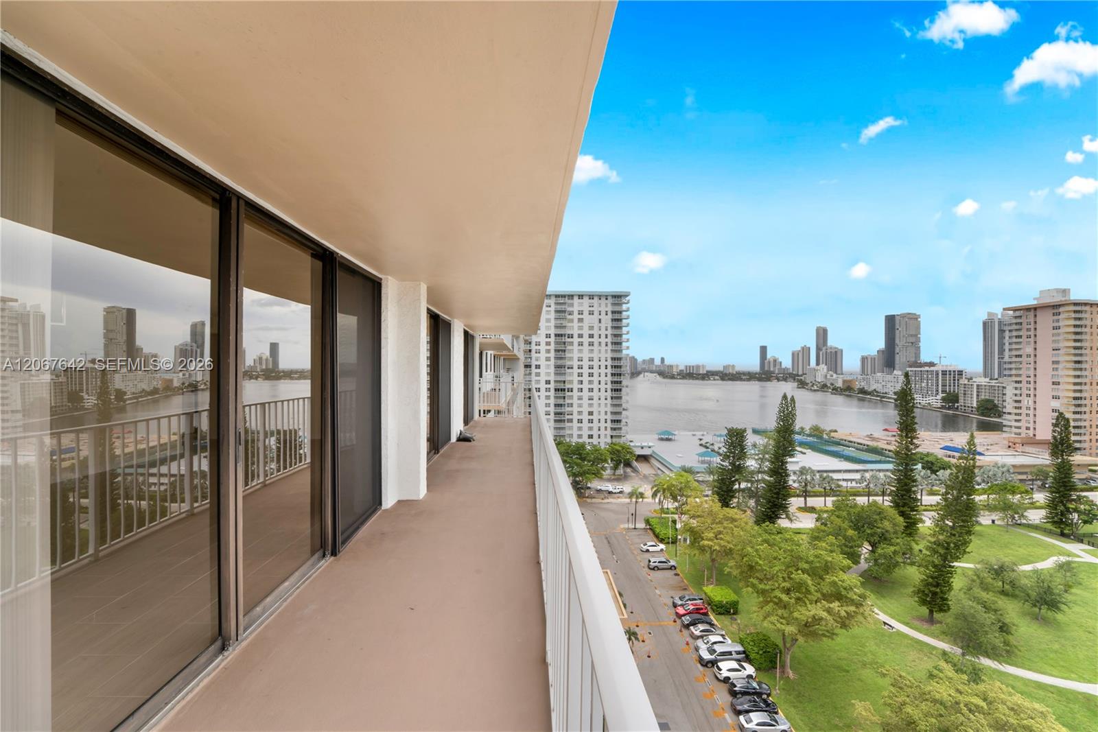 Ver detalles 1519 3 / 3 1775 sq. ft. $ 2026-08-07 0 foto