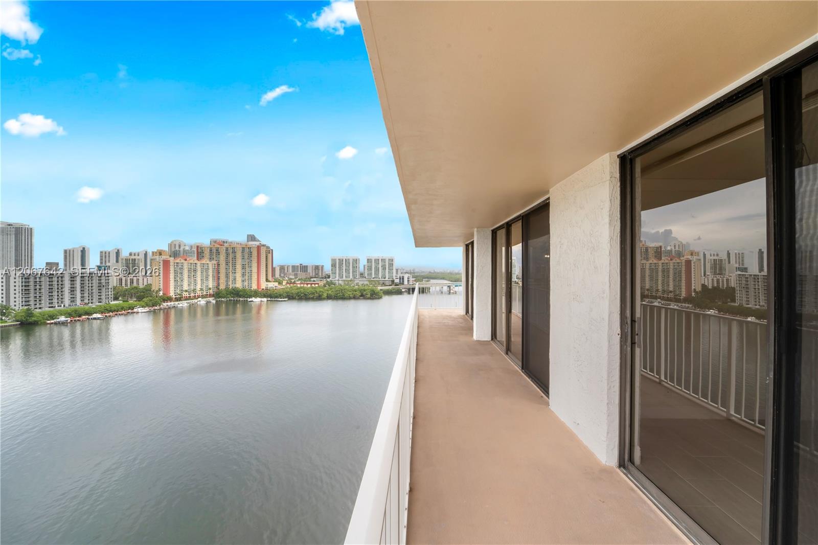 Ver detalles 1519 3 / 3 1775 sq. ft. $ 2026-08-07 0 foto