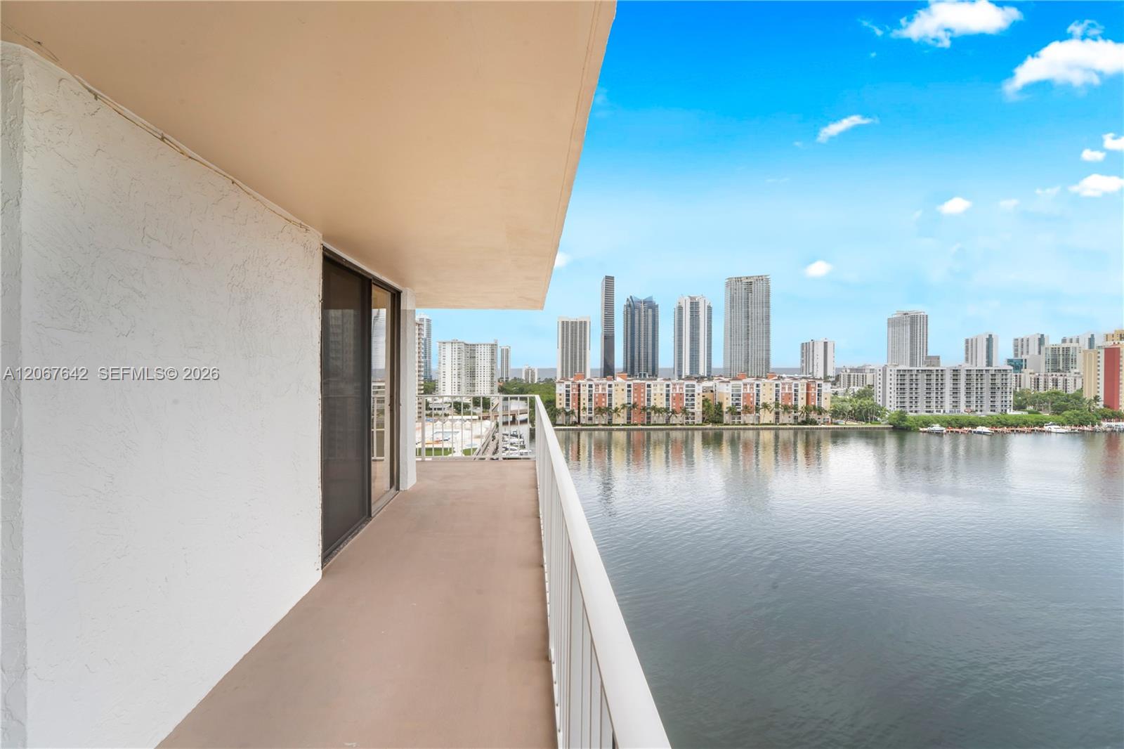 Ver detalles 1519 3 / 3 1775 sq. ft. $ 2026-08-07 0 foto