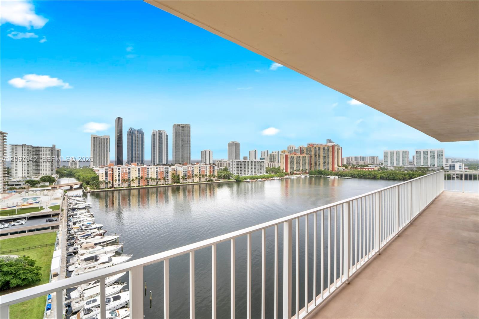 Ver detalles 1519 3 / 3 1775 sq. ft. $ 2026-08-07 0 foto