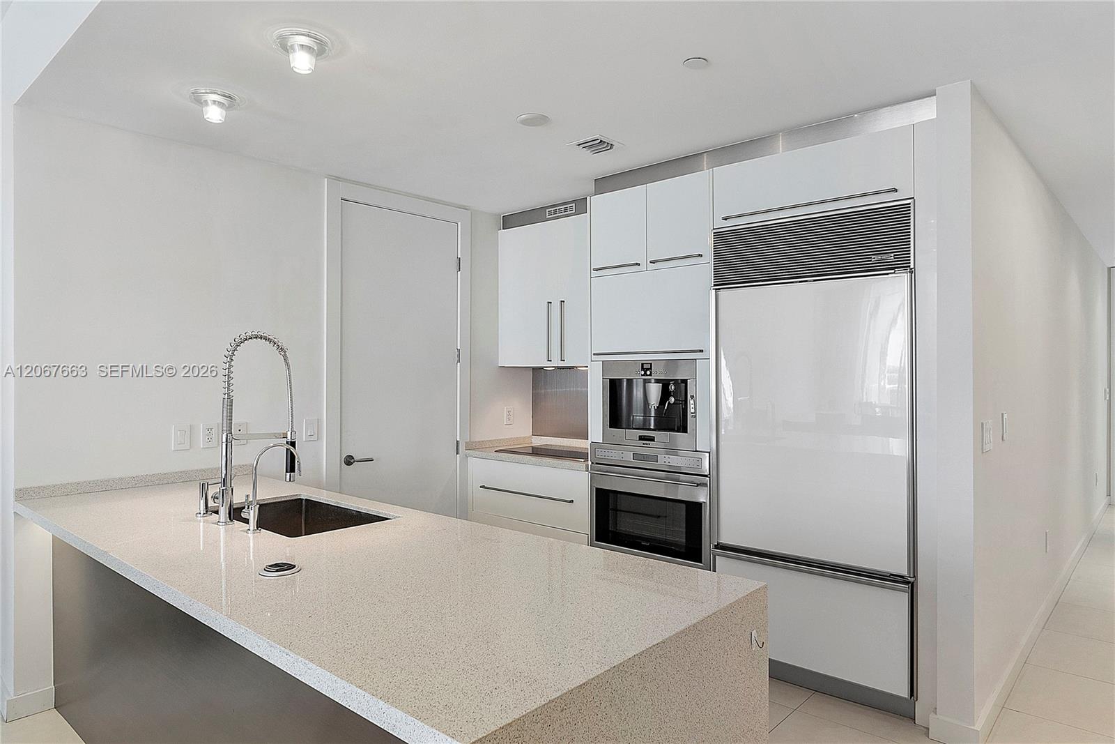 Ver detalles 902 3 / 4 1974 sq. ft. $ 2026-08-07 0 foto