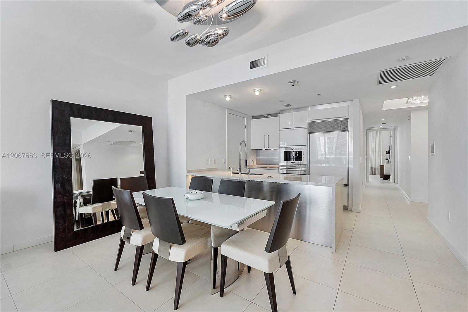 Ver detalles 902 3 / 4 1974 sq. ft. $ 2026-08-07 0 foto