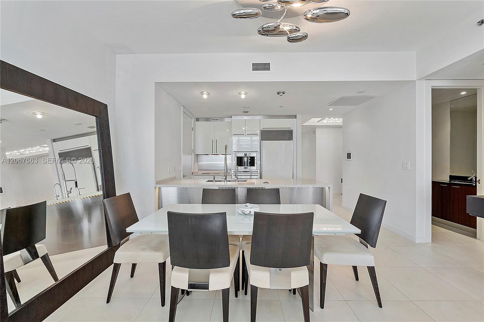 Ver detalles 902 3 / 4 1974 sq. ft. $ 2026-08-07 0 foto