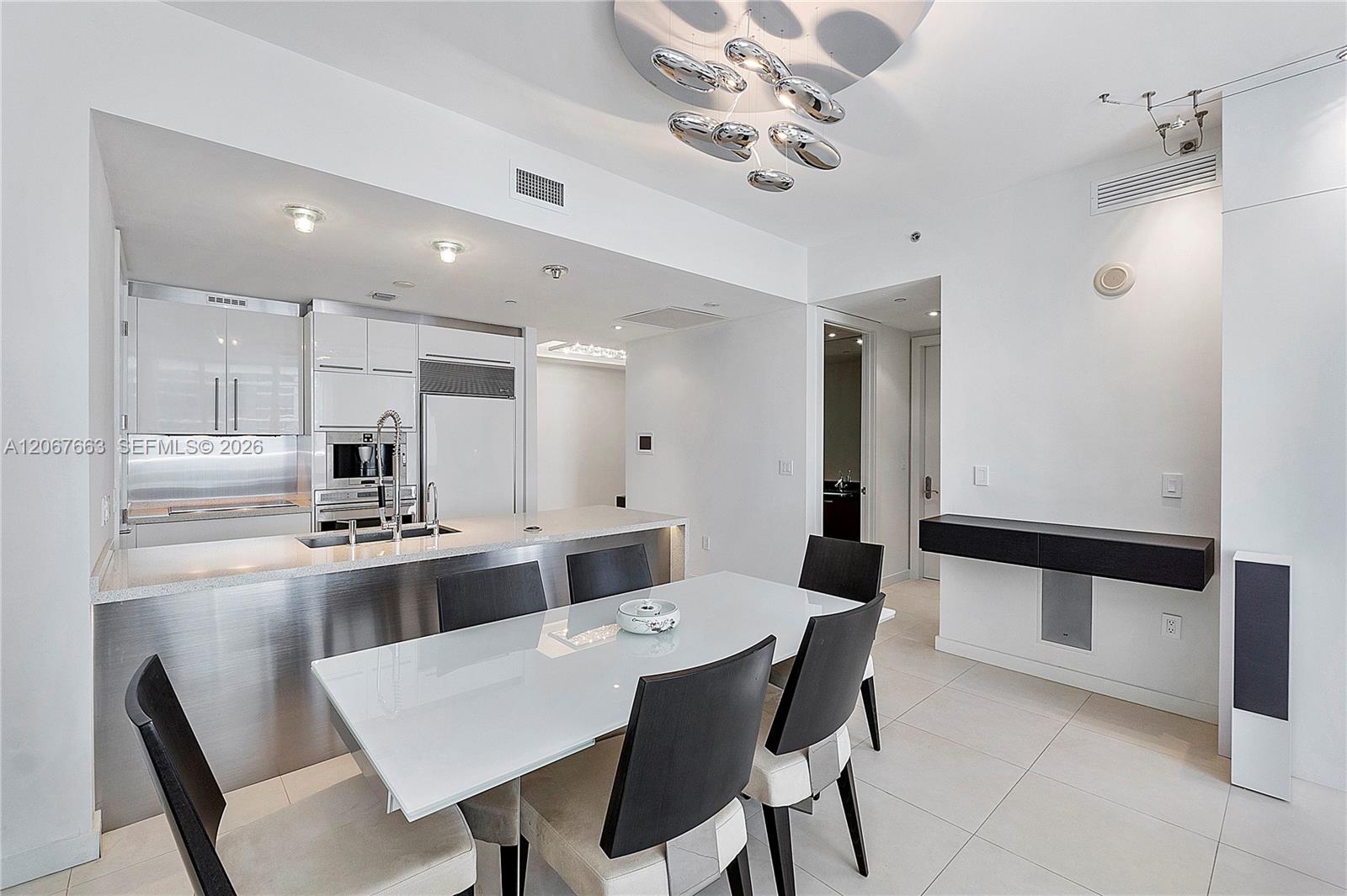 Ver detalles 902 3 / 4 1974 sq. ft. $ 2026-08-07 0 foto