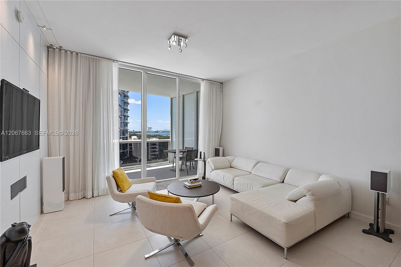Ver detalles 902 3 / 4 1974 sq. ft. $ 2026-08-07 0 foto