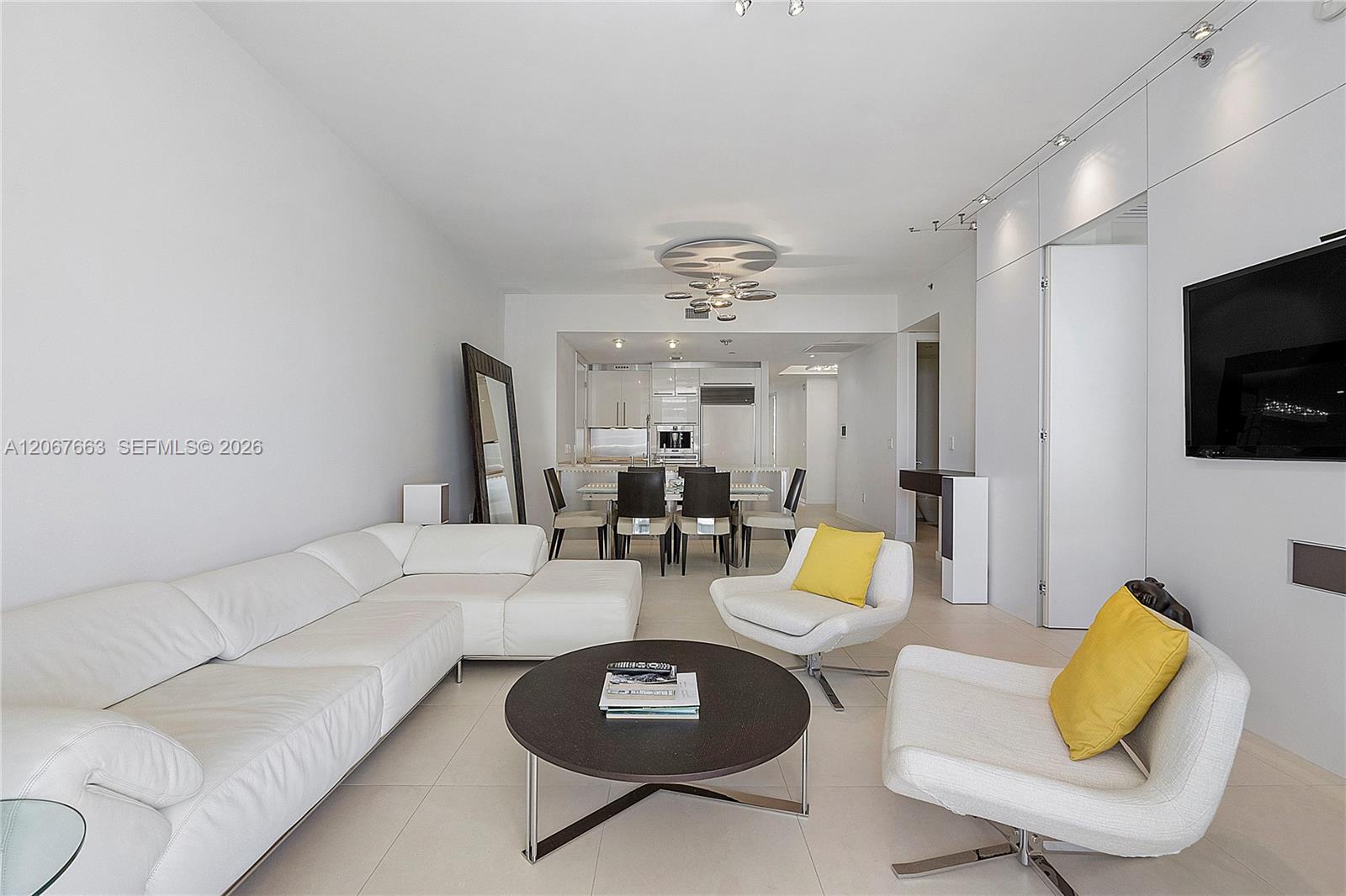 Ver detalles 902 3 / 4 1974 sq. ft. $ 2026-08-07 0 foto