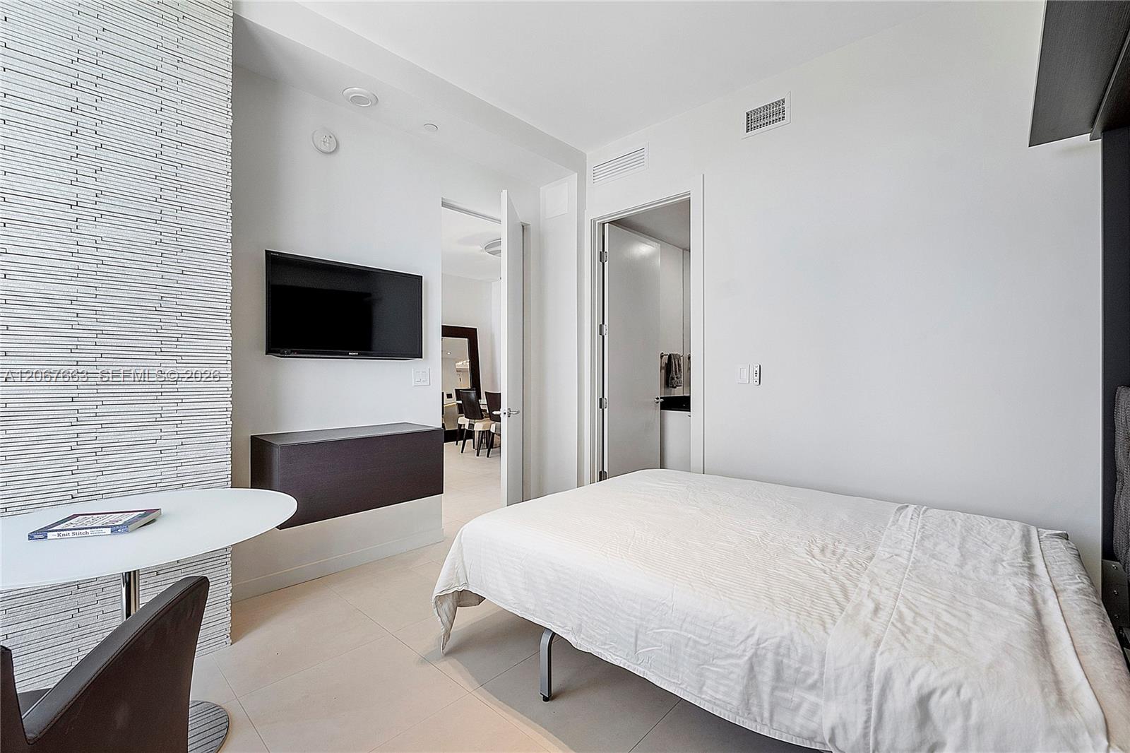 Ver detalles 902 3 / 4 1974 sq. ft. $ 2026-08-07 0 foto
