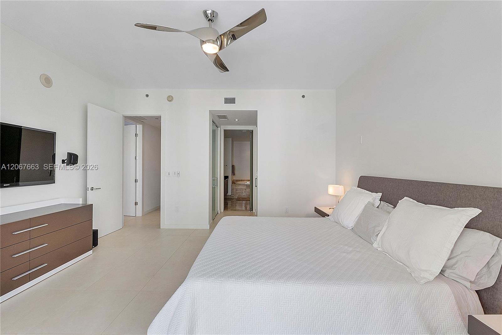 Ver detalles 902 3 / 4 1974 sq. ft. $ 2026-08-07 0 foto