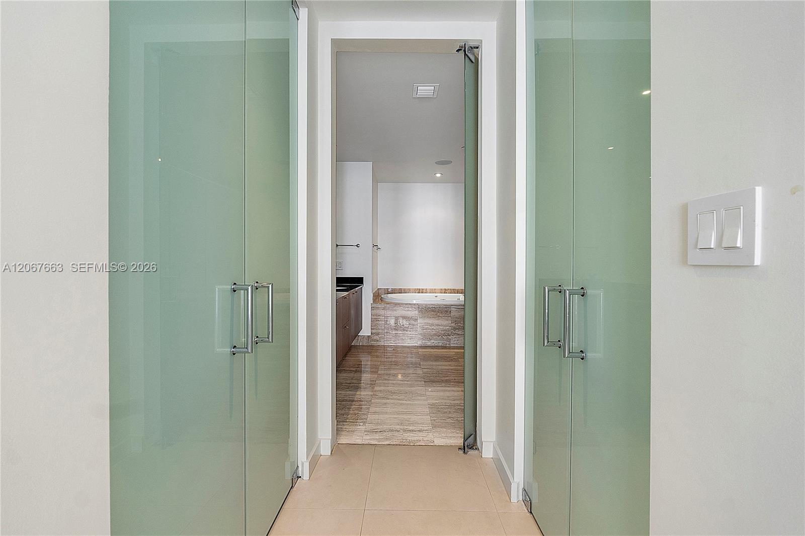 Ver detalles 902 3 / 4 1974 sq. ft. $ 2026-08-07 0 foto