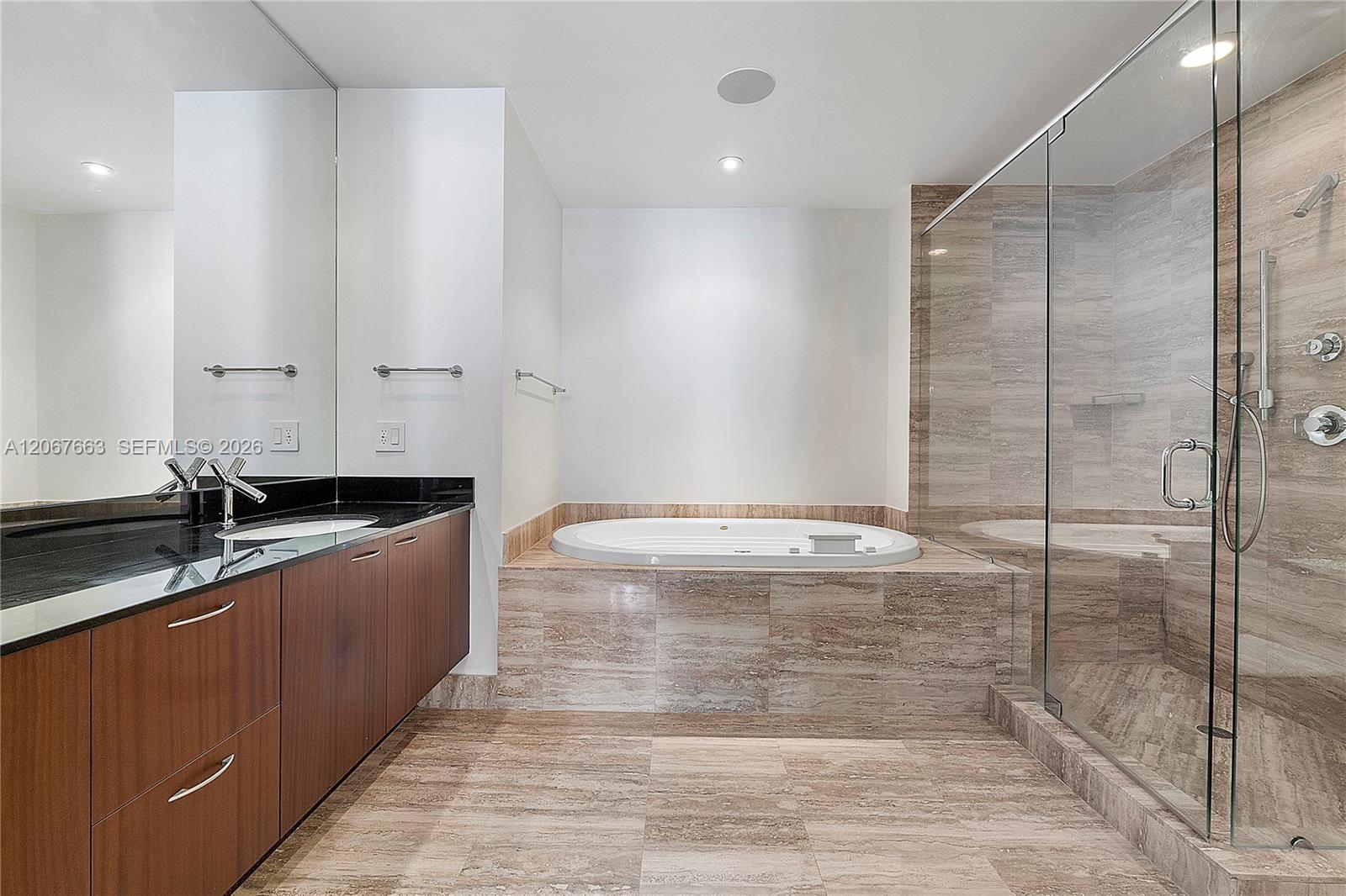 Ver detalles 902 3 / 4 1974 sq. ft. $ 2026-08-07 0 foto