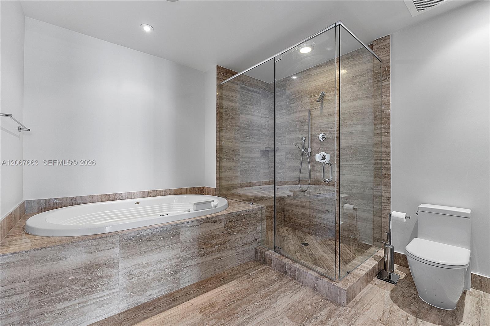 Ver detalles 902 3 / 4 1974 sq. ft. $ 2026-08-07 0 foto