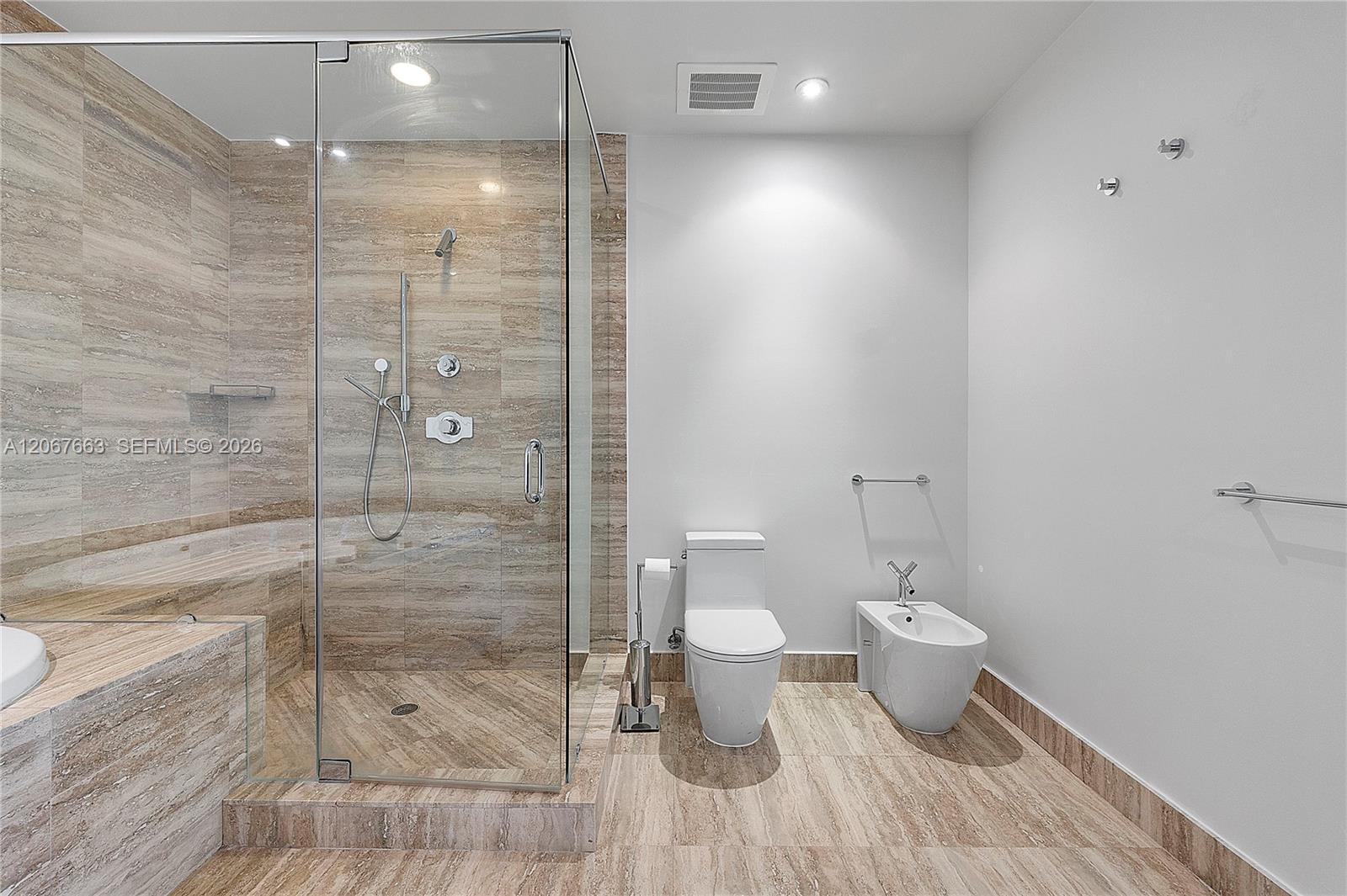 Ver detalles 902 3 / 4 1974 sq. ft. $ 2026-08-07 0 foto