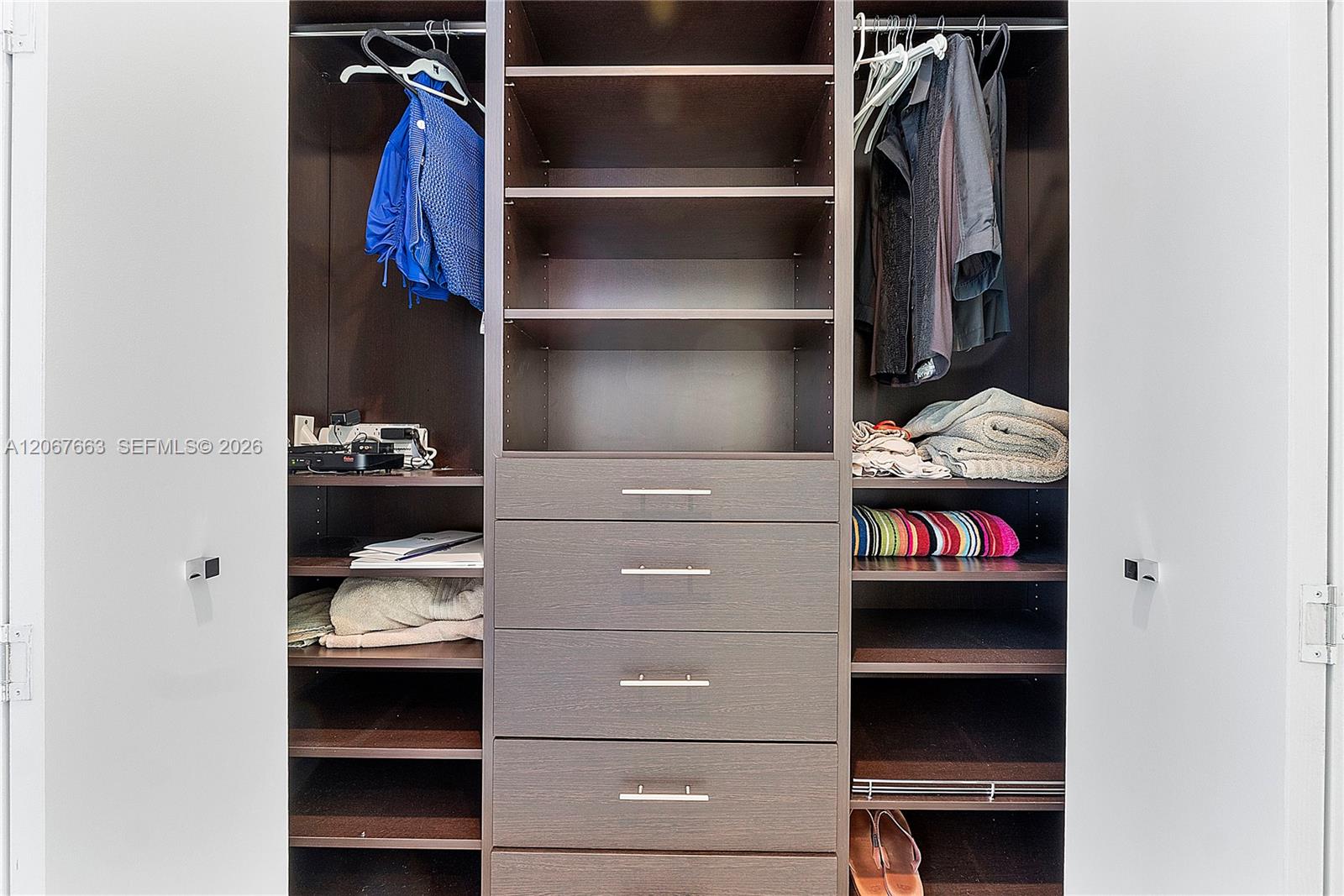 Ver detalles 902 3 / 4 1974 sq. ft. $ 2026-08-07 0 foto