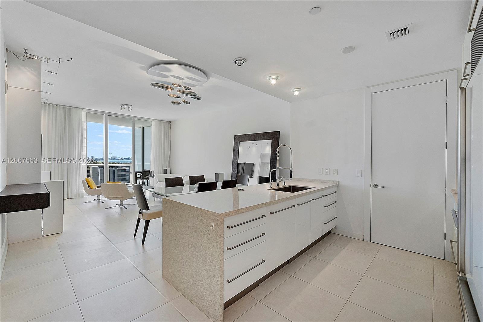 Ver detalles 902 3 / 4 1974 sq. ft. $ 2026-08-07 0 foto