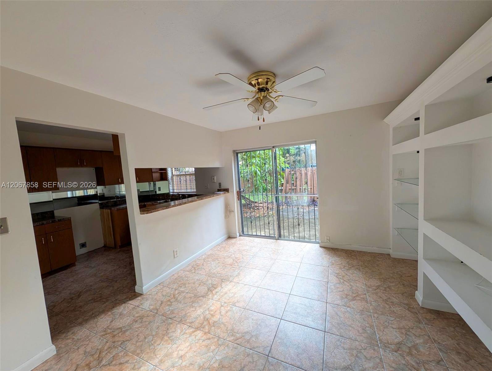 15 3 / 3 1298 sq. ft. $ 2026-08-08 0 foto